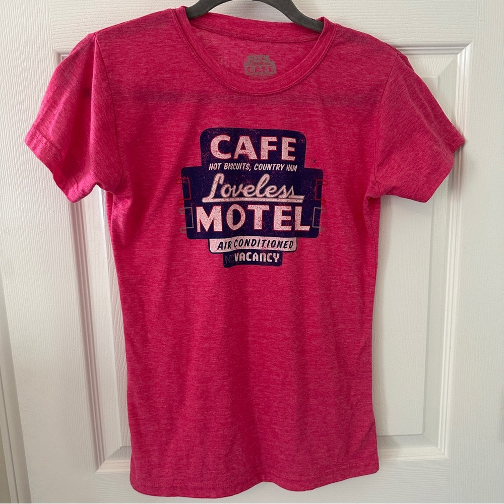 Loveless Cafe Bright Pink Graphic Tee Women’s Size Medium